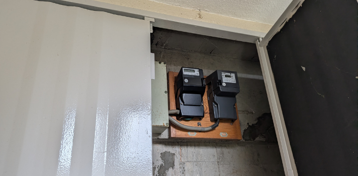 電気メーターを確認する